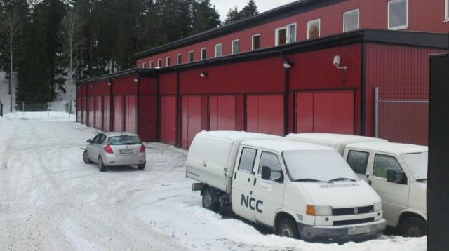 Garage och lokal i Länna